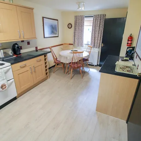 Beck Cottage, Within Walking Distance Of The Lake, Shops, Pubs & Restaurants Of بيت للعطل