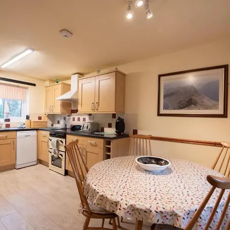 Beck Cottage, Within Walking Distance Of The Lake, Shops, Pubs & Restaurants Of